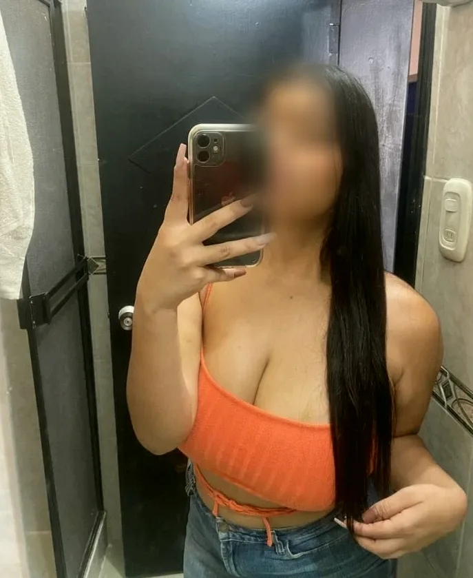 Amelia, 29