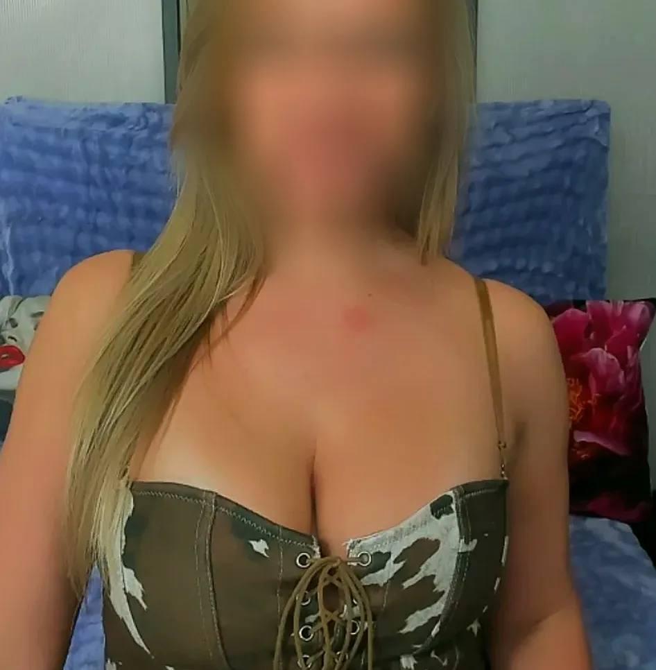 Dina, 37