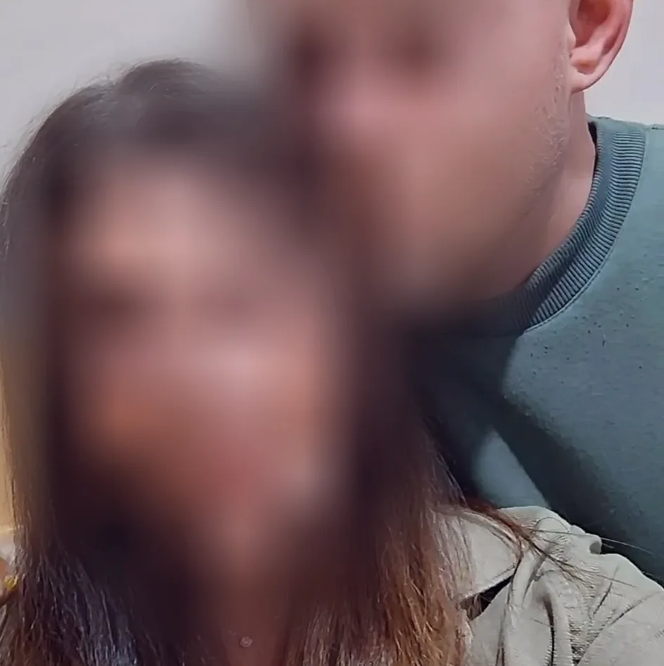 Ella, 32