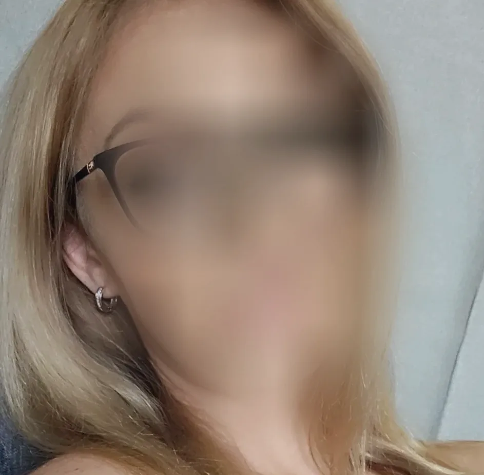 Ella, 37