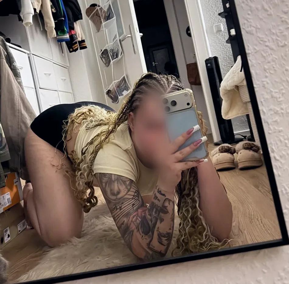 Ewa, 30