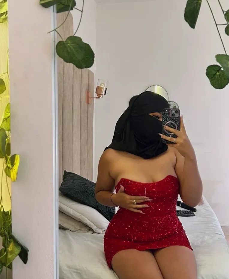 Isobel, 22