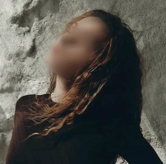 Isobel, 21