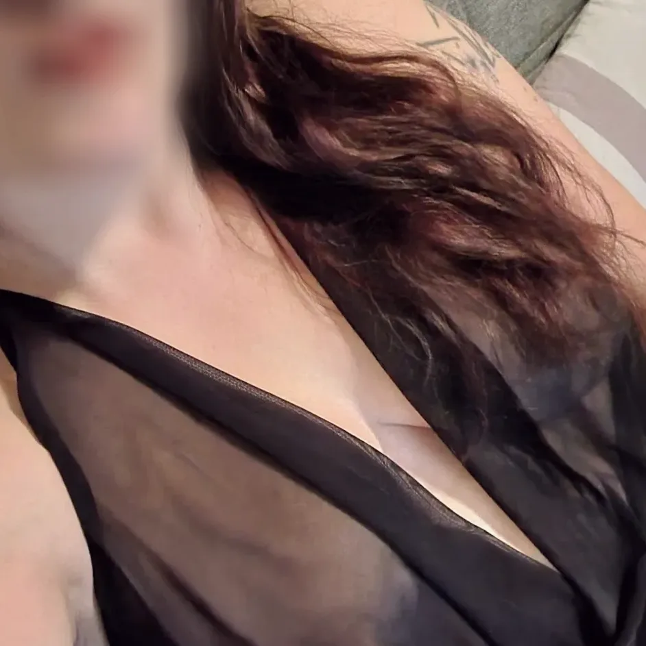 Leanne, 31