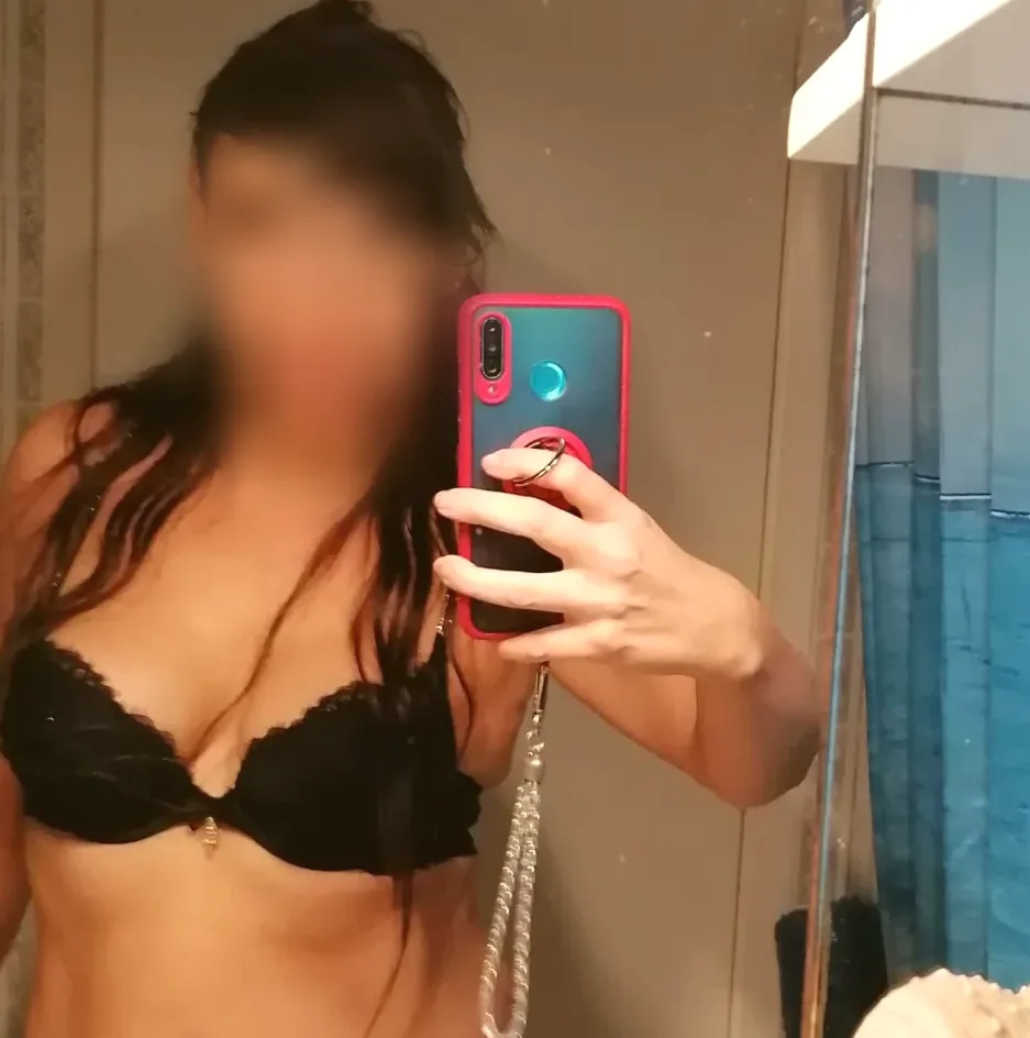 Olivia, 36